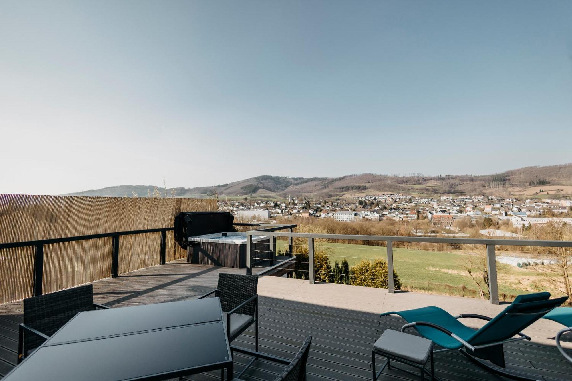 Traumwohnung Mit Sauna, Whirlpool & Wunderschoener Aussicht Plettenberg Eksteriør billede