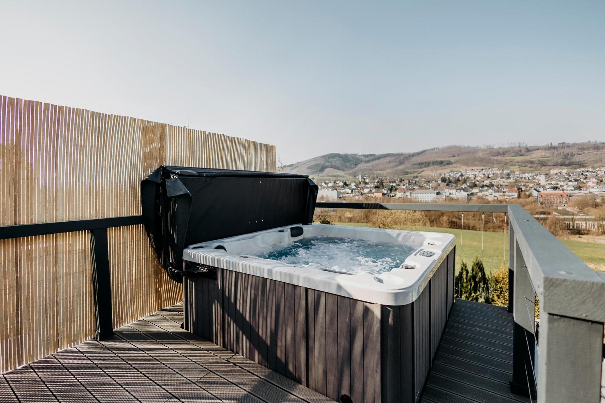 Traumwohnung Mit Sauna, Whirlpool & Wunderschoener Aussicht Plettenberg Eksteriør billede